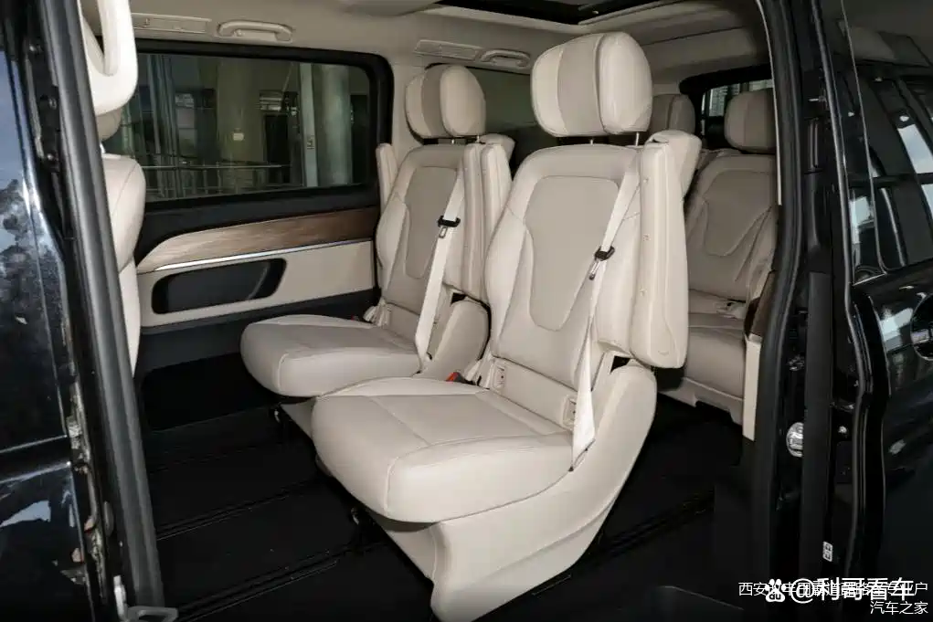 Mercedes-Benz V-Class interior